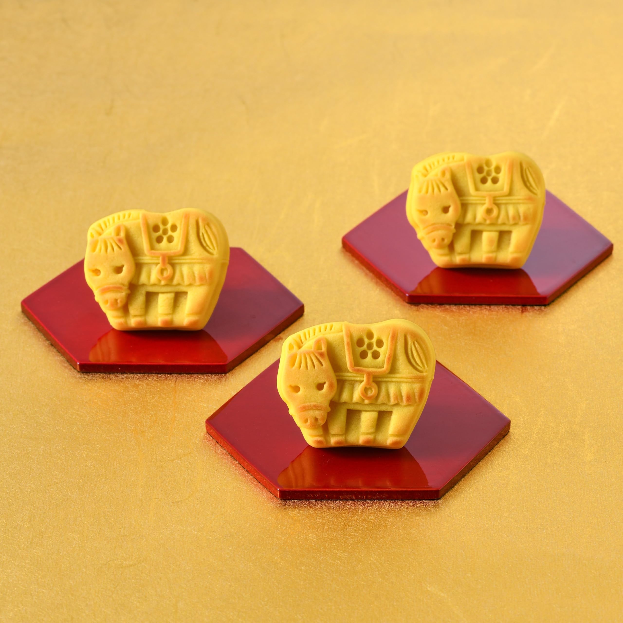 【MB481】時代 饅頭箱一対 吉祥めでた 松宝尽 金蒔絵 梨地 饅羹重 菓子器 Amazon.co.jp: 俵屋吉富 2026干支まんじゅう「うま」 (15個入) E-30